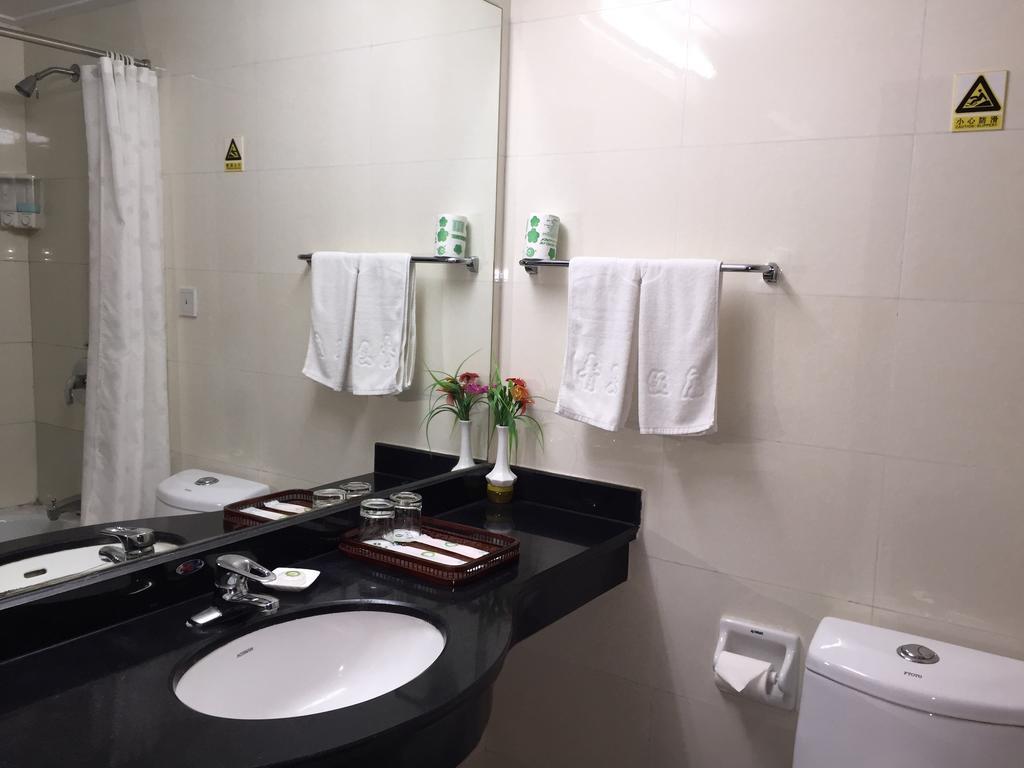 Qingdao Hotel Room photo