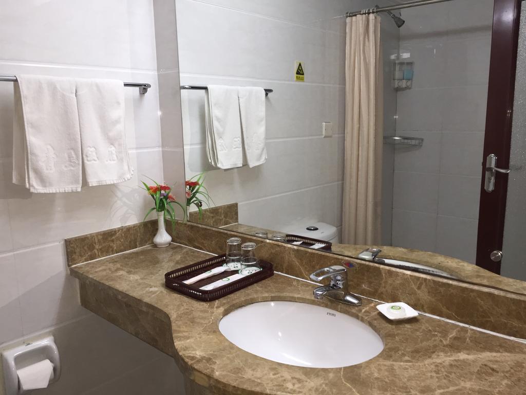 Qingdao Hotel Room photo
