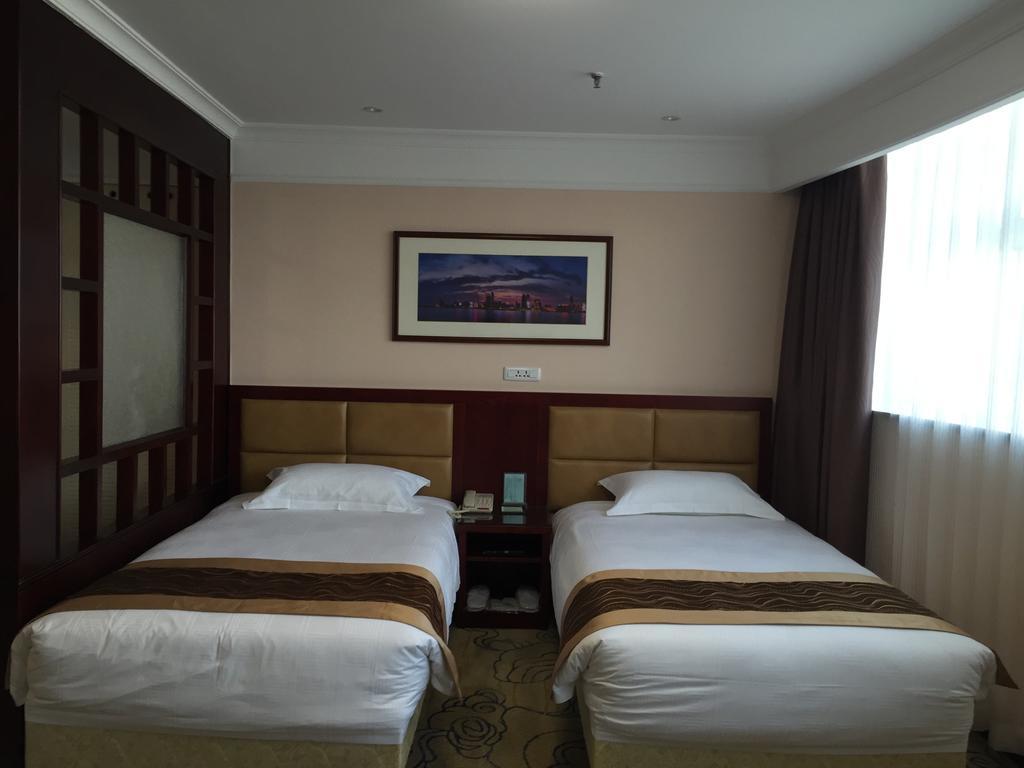 Qingdao Hotel Room photo