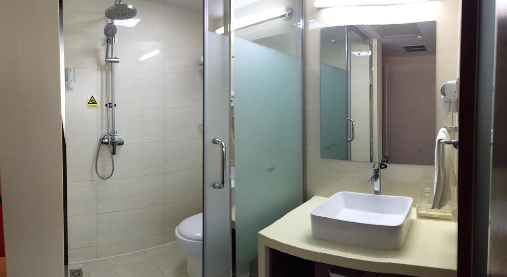 Qingdao Hotel Room photo